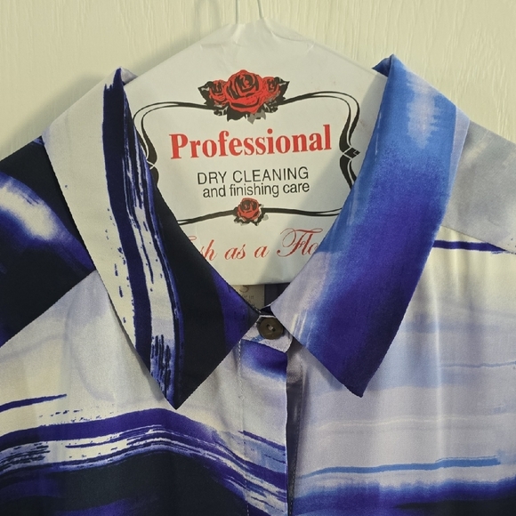 Chico's Women's Blue and White Abstract Button Down Shirt - Picture 4 of 7